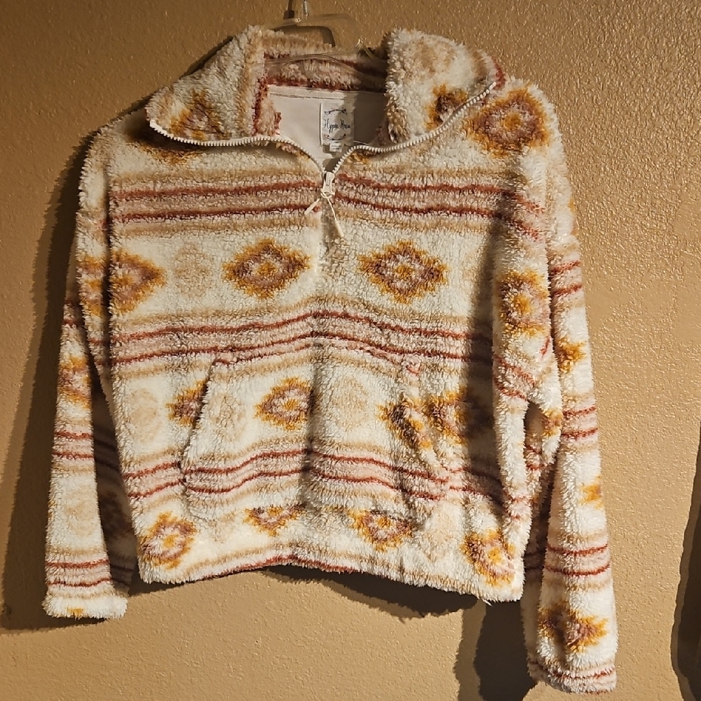 Hippoe Rose Junior Sz Med Cozy Pullover with Geometric Pattern